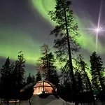 Resort Aurora Queen Igloos