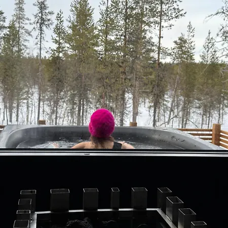 Lomakeskus Aurora Queen Igloos Saariselkä