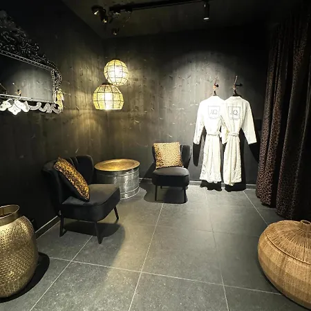Θέρετρο Aurora Queen Igloos 5*