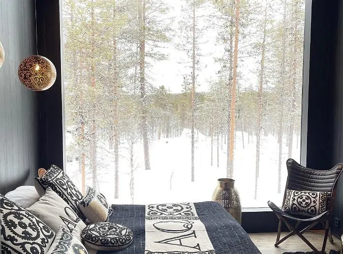 Aurora Queen Igloos Saariselka