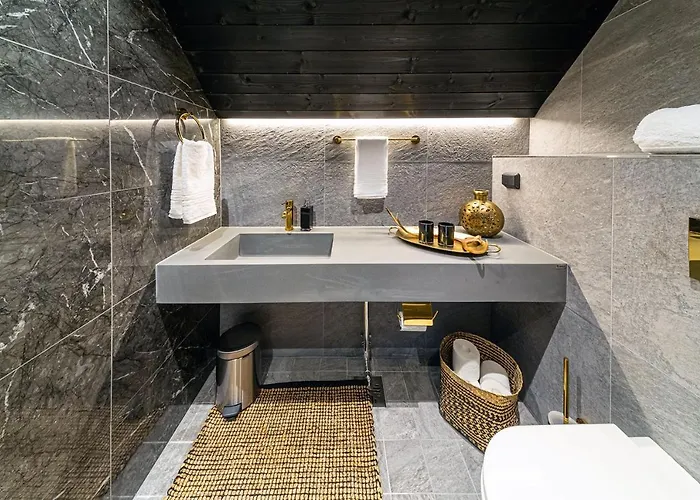 Resort Aurora Queen Igloos