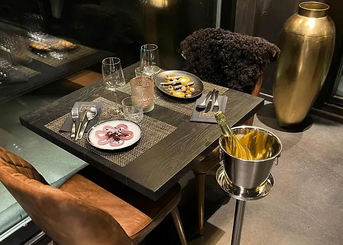 Aurora Queen Igloos Saariselka